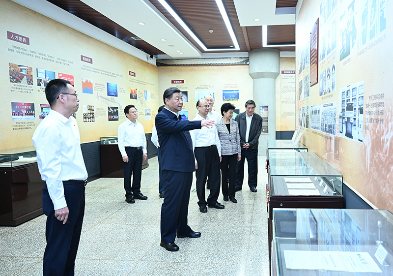 9月6日至8日，中共中央總書記、國家主席、中央軍委主席習近平在黑龍江考察。這是7日上午，習近平在哈爾濱工程大學哈軍工紀念館考察。